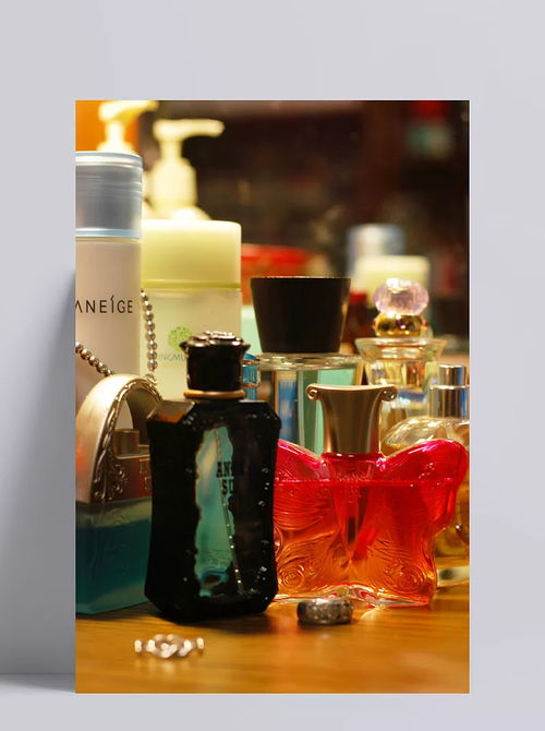 香氛美學(xué)與秀發(fā)呵護(hù) 從香水瓶設(shè)計到專業(yè)護(hù)發(fā)產(chǎn)品的視覺敘事